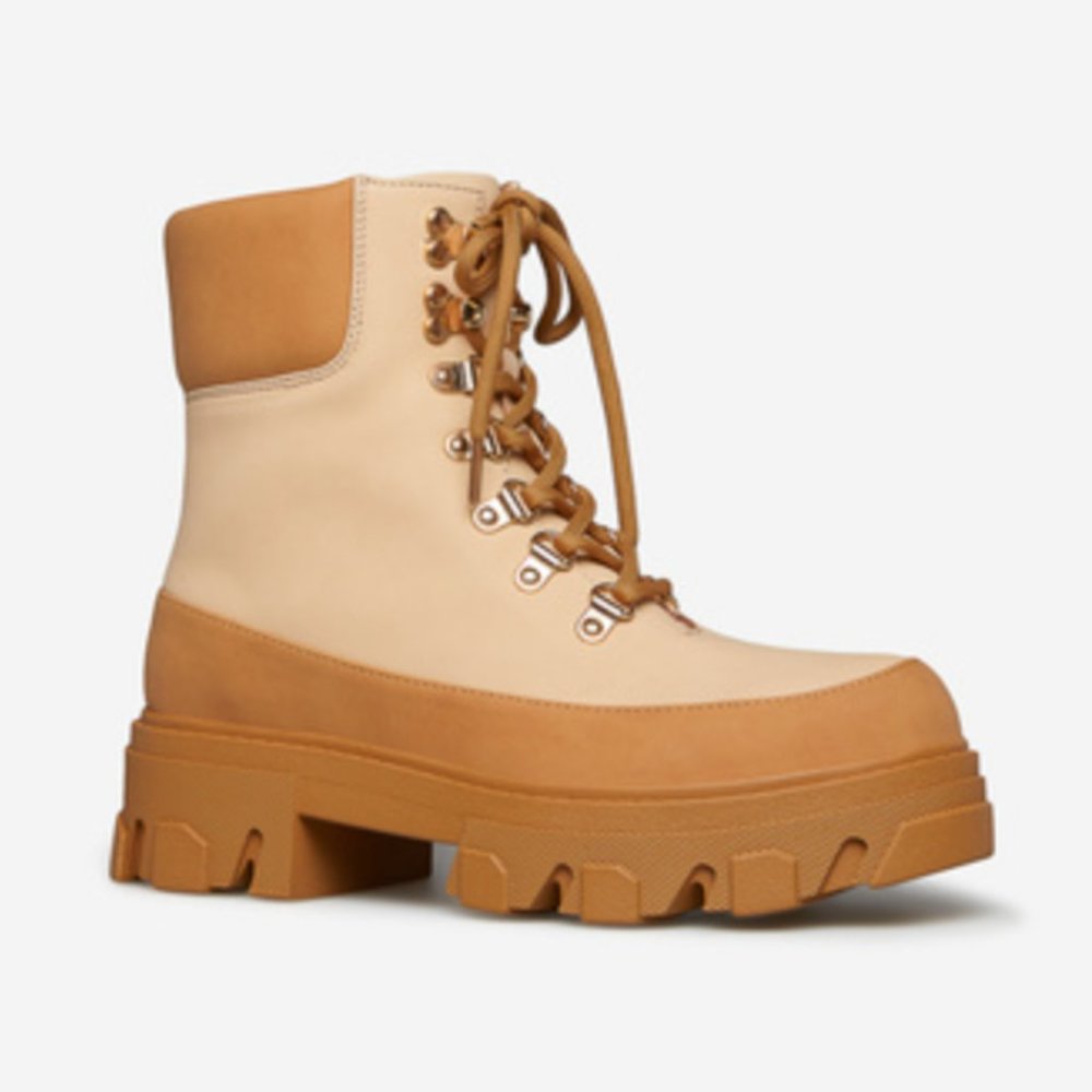 ShoeDazzle Lug Sole Lace Up Boots Size 10